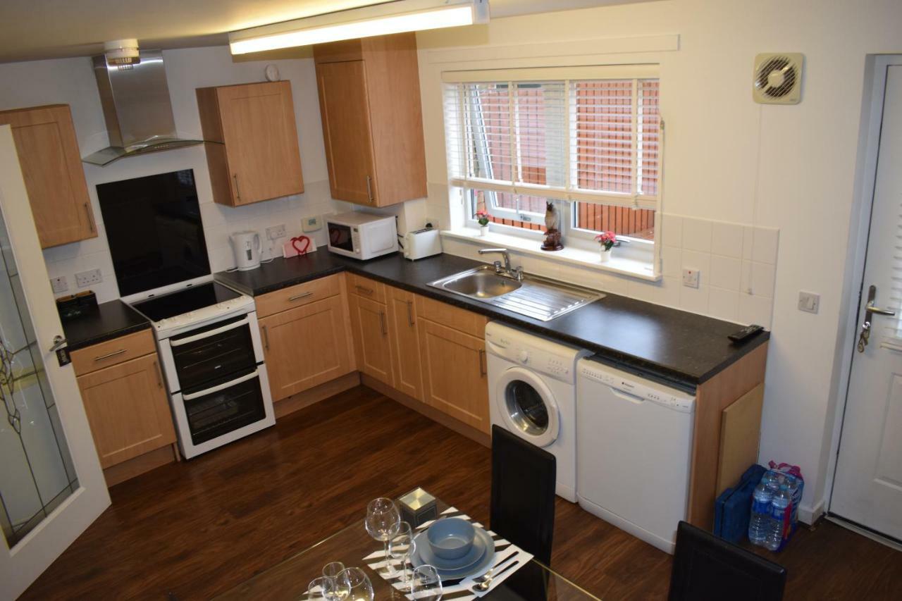 Silverburn New House With Free Parking And Nice Garden — Photos 2
