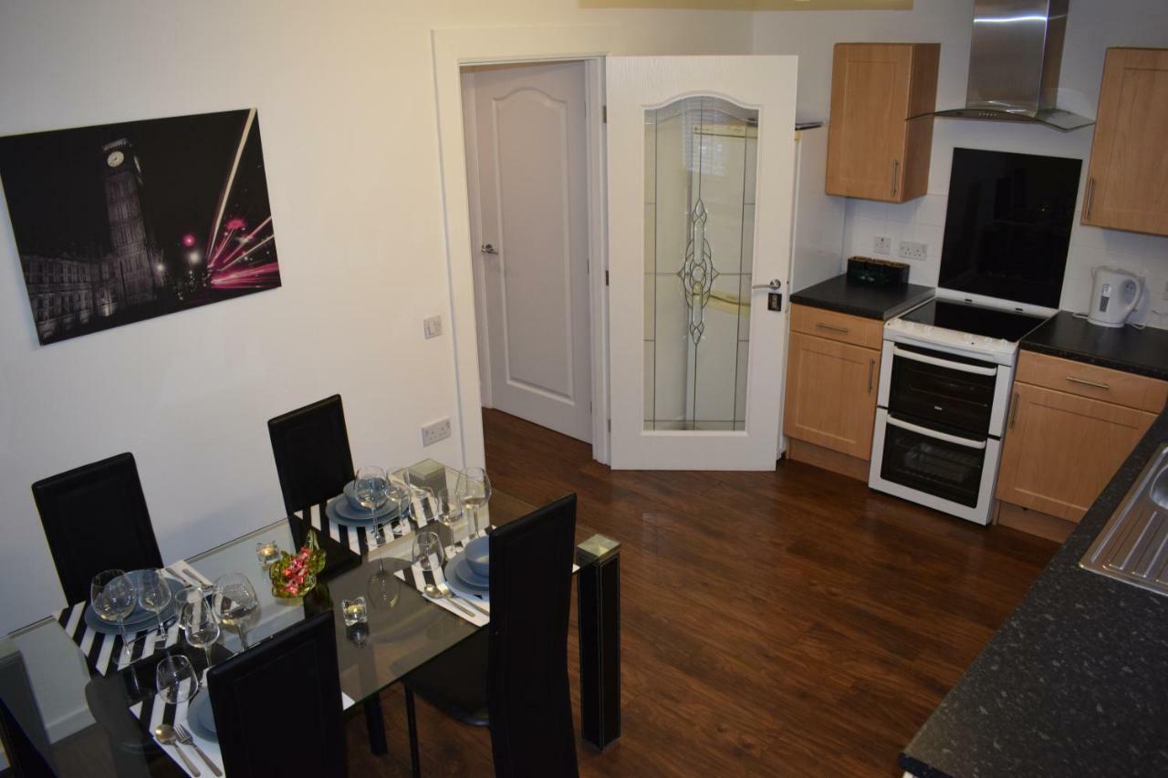 Silverburn New House With Free Parking And Nice Garden — Photos 3